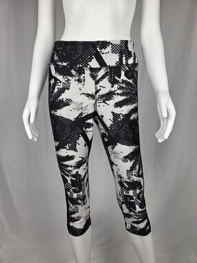 Danskin Now Black & White Abstract Print Capris